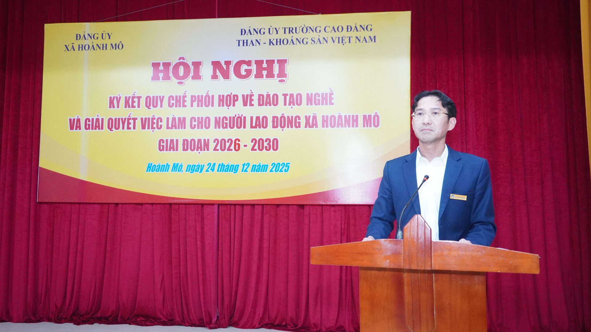 Đại biểu tại hội nghị phối hợp đào tạo nghề và việc làm ở xã Hoành Mô