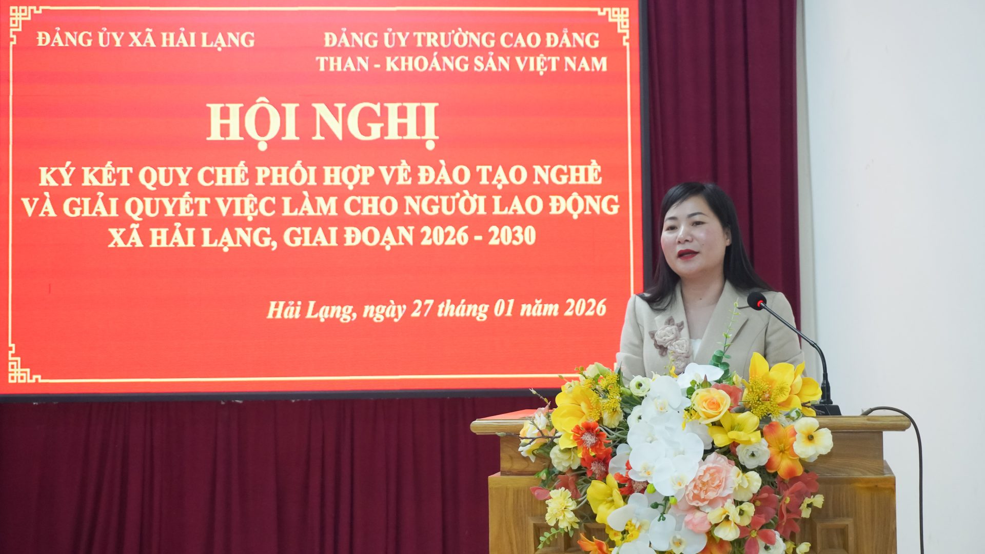 Đại biểu tại hội nghị phối hợp giữa Nhà trường, xã Hải Lạng và Công ty Than Dương Huy