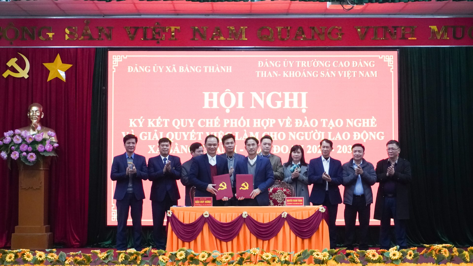 Hoạt động tư vấn tuyển sinh nghề mỏ tại địa phương